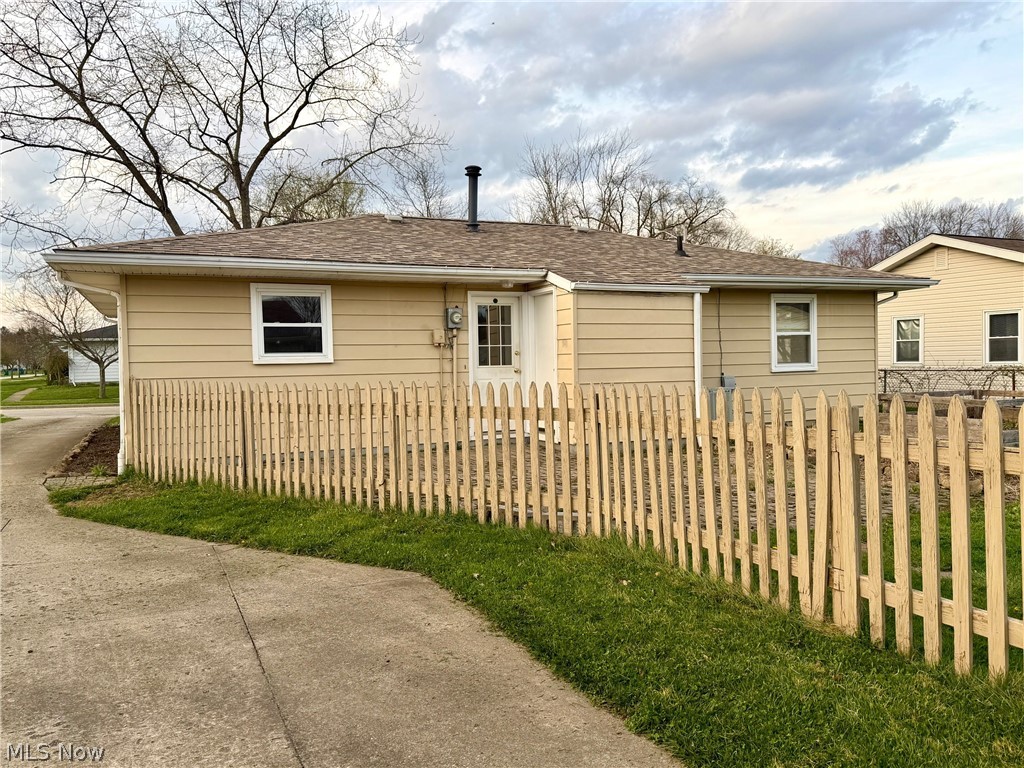 496 Crickett Road Chardon, OH 44024 - Photo 2 of 26