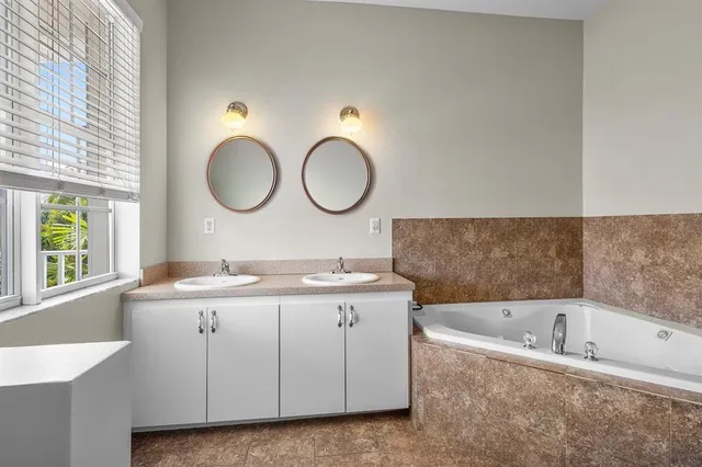 $1,999,000 | 639 Northeast 17th Way, Fort Lauderdale, FL 33304