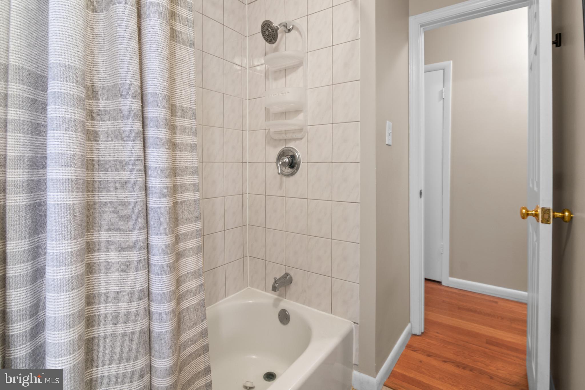 2709 Parkview Drive Riva, MD 21140 - Photo 24 of 53 a bathroom with a bathtub
