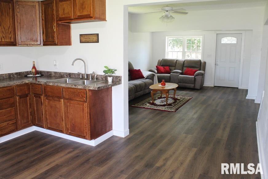 632 East 9th Street Kewanee, IL 61443 - Photo 14 of 36 a living room with furniture and wooden floor
