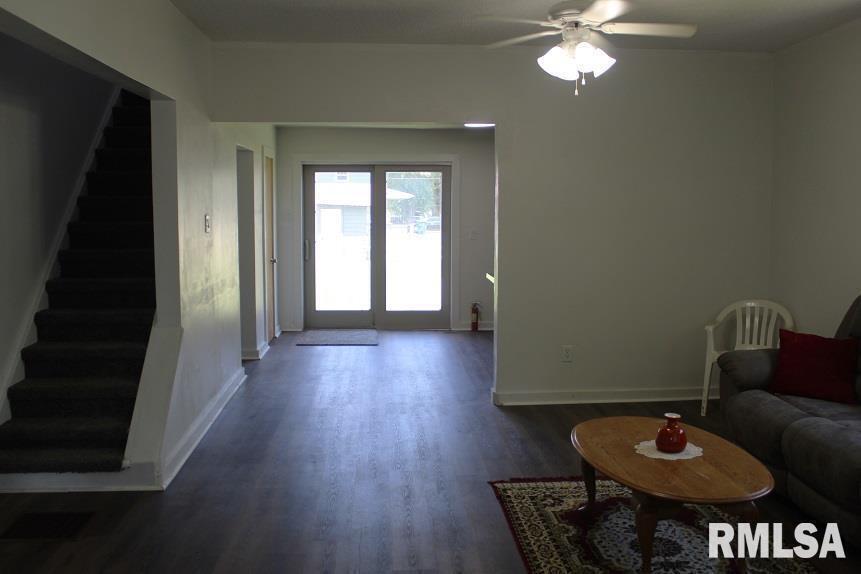 632 East 9th Street Kewanee, IL 61443 - Photo 16 of 36 a living room with furniture and a wooden floor