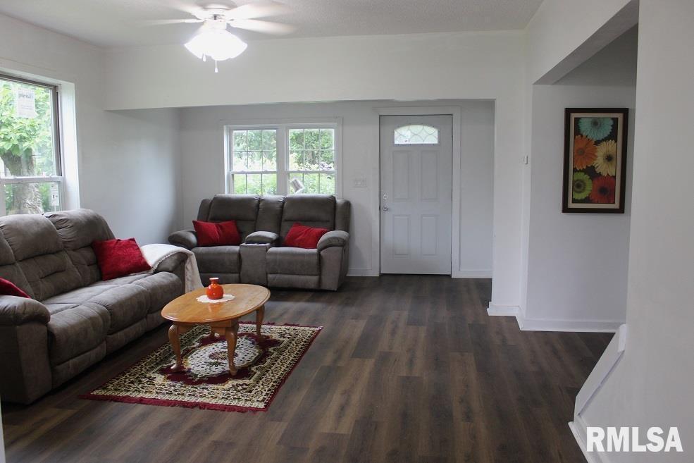 632 East 9th Street Kewanee, IL 61443 - Photo 17 of 36 a living room with furniture and wooden floor