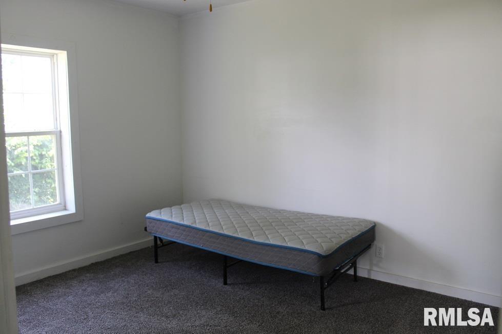 632 East 9th Street Kewanee, IL 61443 - Photo 24 of 36 a room with a table and a window