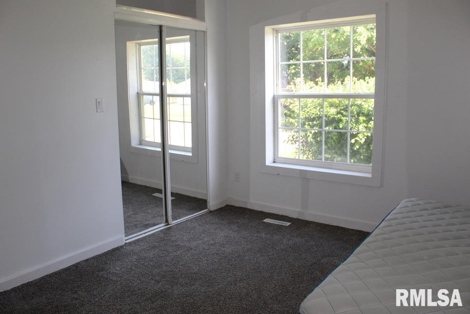 632 East 9th Street Kewanee, IL 61443 - Photo 25 of 36 an empty room with windows