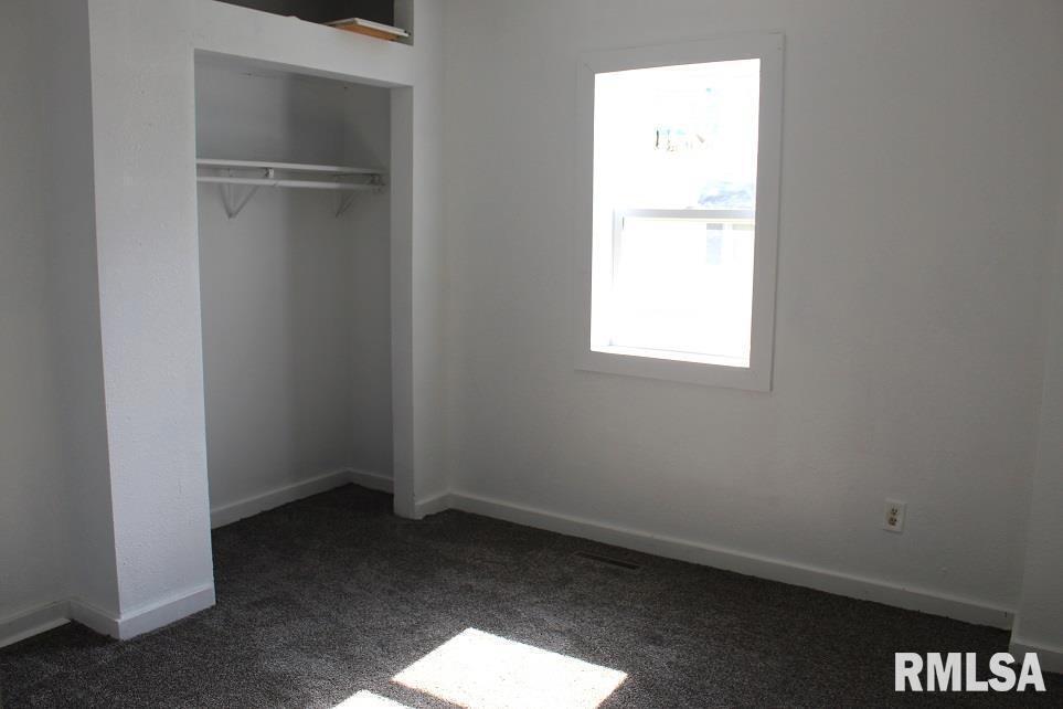 632 East 9th Street Kewanee, IL 61443 - Photo 26 of 36 a view of an empty room with a window
