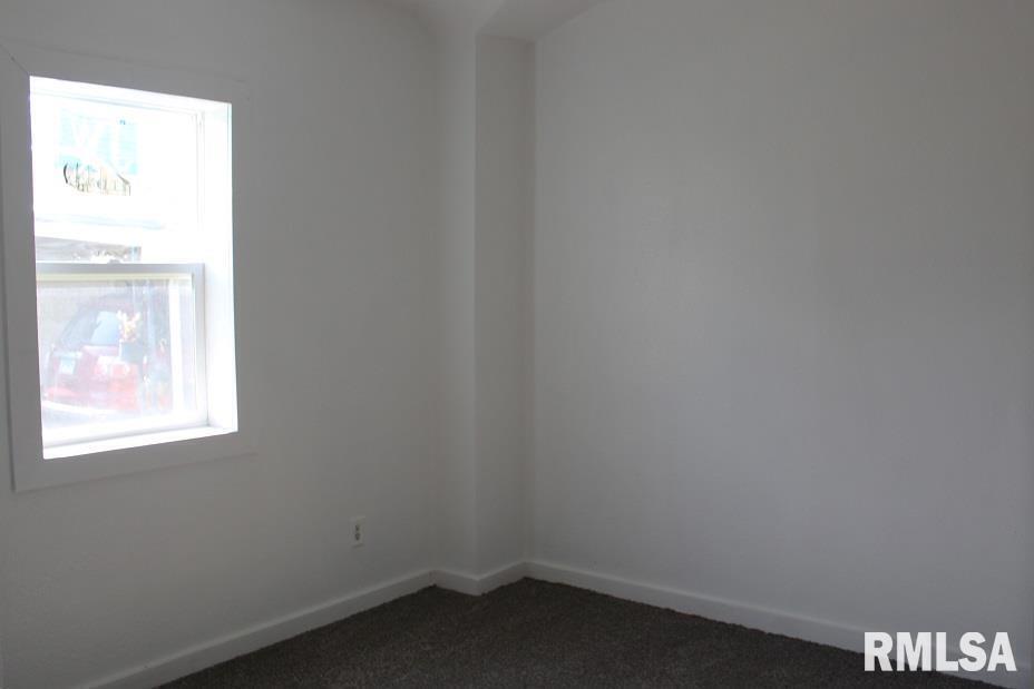 632 East 9th Street Kewanee, IL 61443 - Photo 27 of 36 a small space with a window
