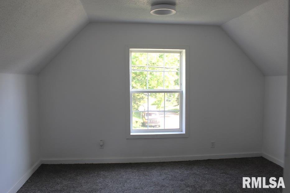 632 East 9th Street Kewanee, IL 61443 - Photo 31 of 36 an empty room with a window