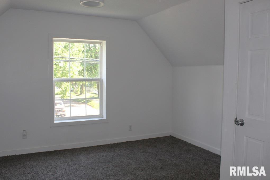 632 East 9th Street Kewanee, IL 61443 - Photo 32 of 36 an empty room with a window