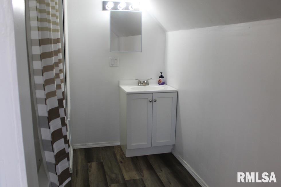 632 East 9th Street Kewanee, IL 61443 - Photo 34 of 36 a view of bathroom