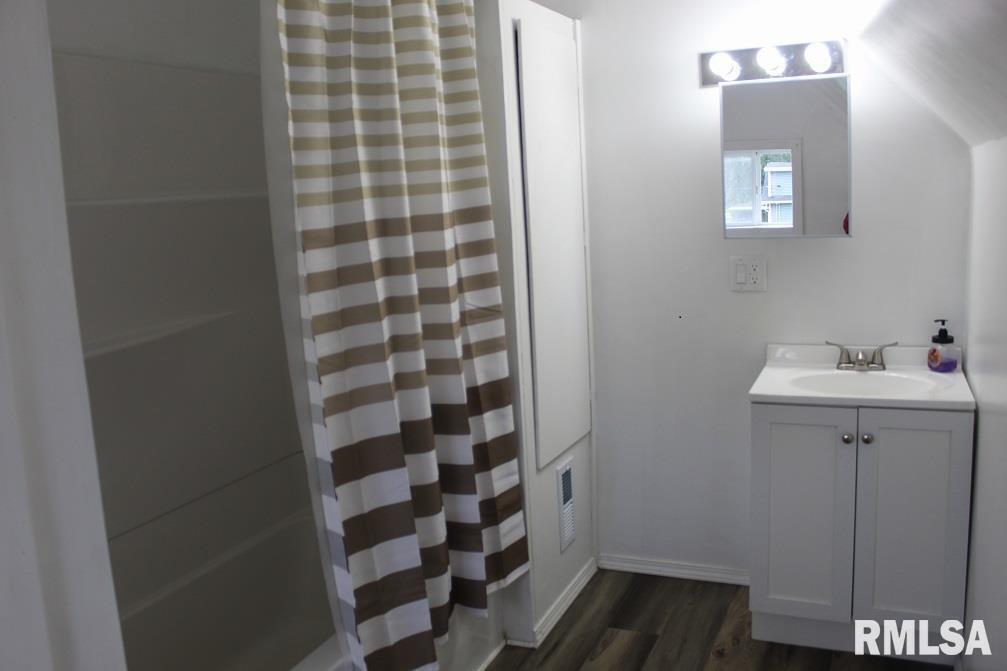 632 East 9th Street Kewanee, IL 61443 - Photo 35 of 36 a bathroom with a sink and a mirror