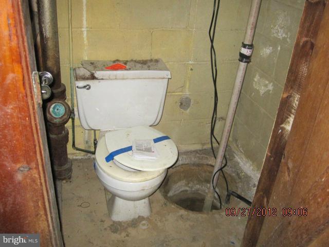 1962 Inverton Road Baltimore, MD 21222 - Photo 11 of 11 Bath