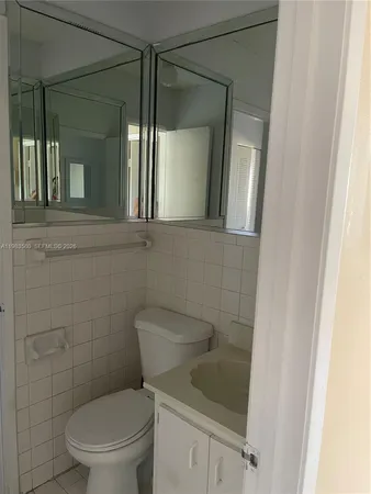$2,200 | 6121 West 24th Avenue, Unit 206, Hialeah, FL 33016