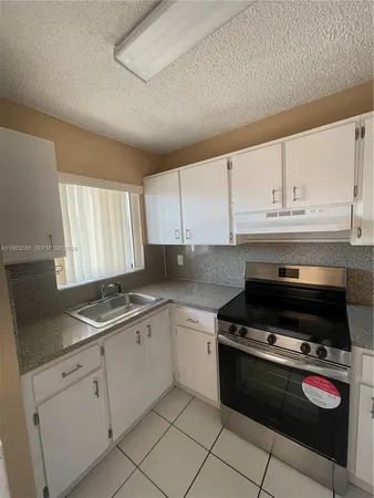 $2,200 | 6121 West 24th Avenue, Unit 206, Hialeah, FL 33016