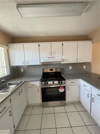 $2,200 | 6121 West 24th Avenue, Unit 206, Hialeah, FL 33016