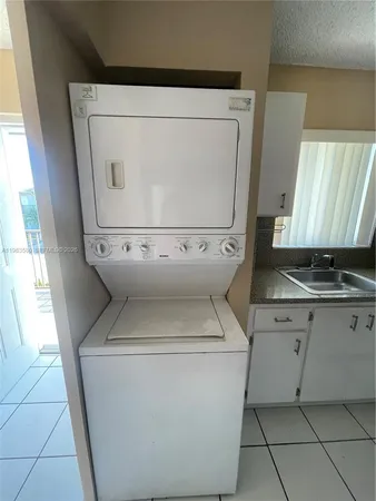 $2,200 | 6121 West 24th Avenue, Unit 206, Hialeah, FL 33016