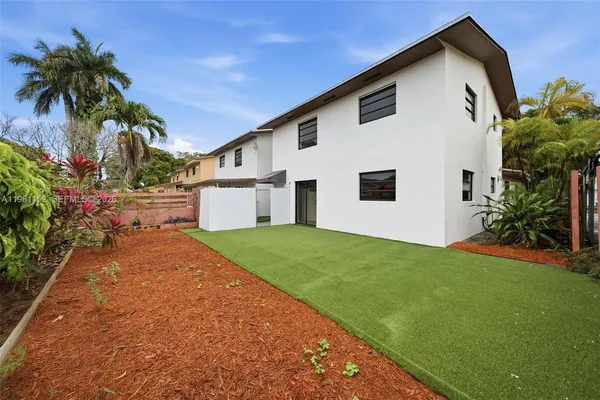 $2,950 | 1281 West 42nd Street, Unit 1, Hialeah, FL 33012