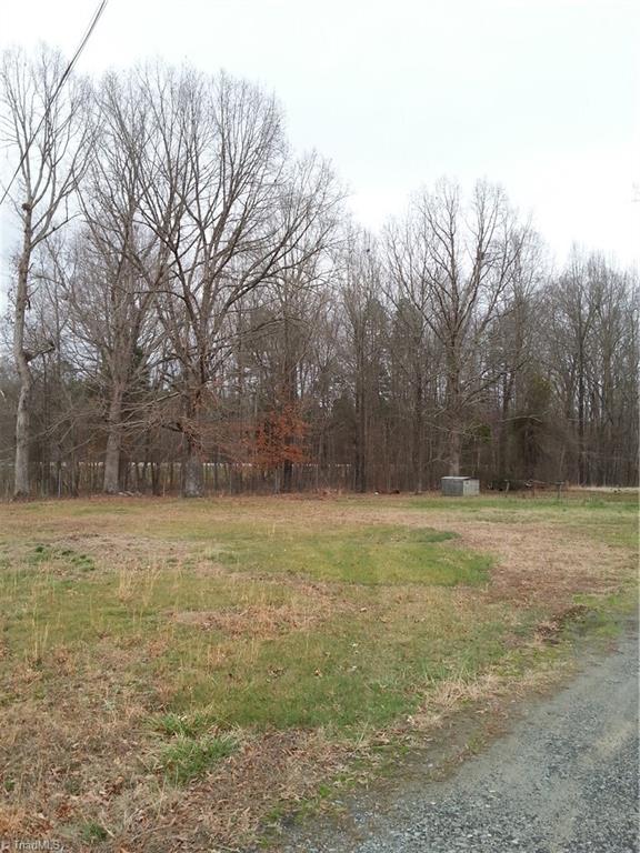 268 Jolly Road Lexington, NC 27292 - Photo 3 of 3 Side yard