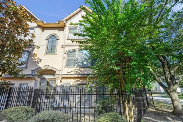 $3,100 | 2422 Dorrington Street, Unit A, Houston, TX 77030