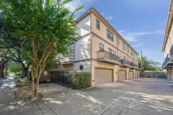 $3,100 | 2422 Dorrington Street, Unit A, Houston, TX 77030