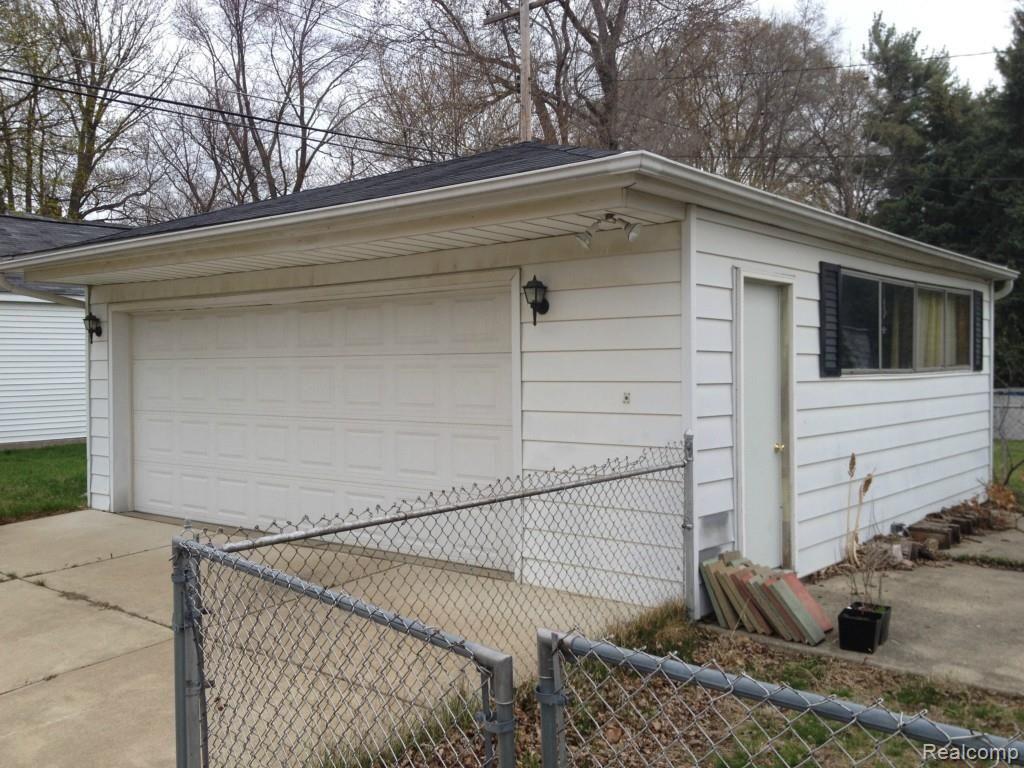 25398 Graham Road Redford, MI 48239 - Photo 3 of 8 Garage.jpg