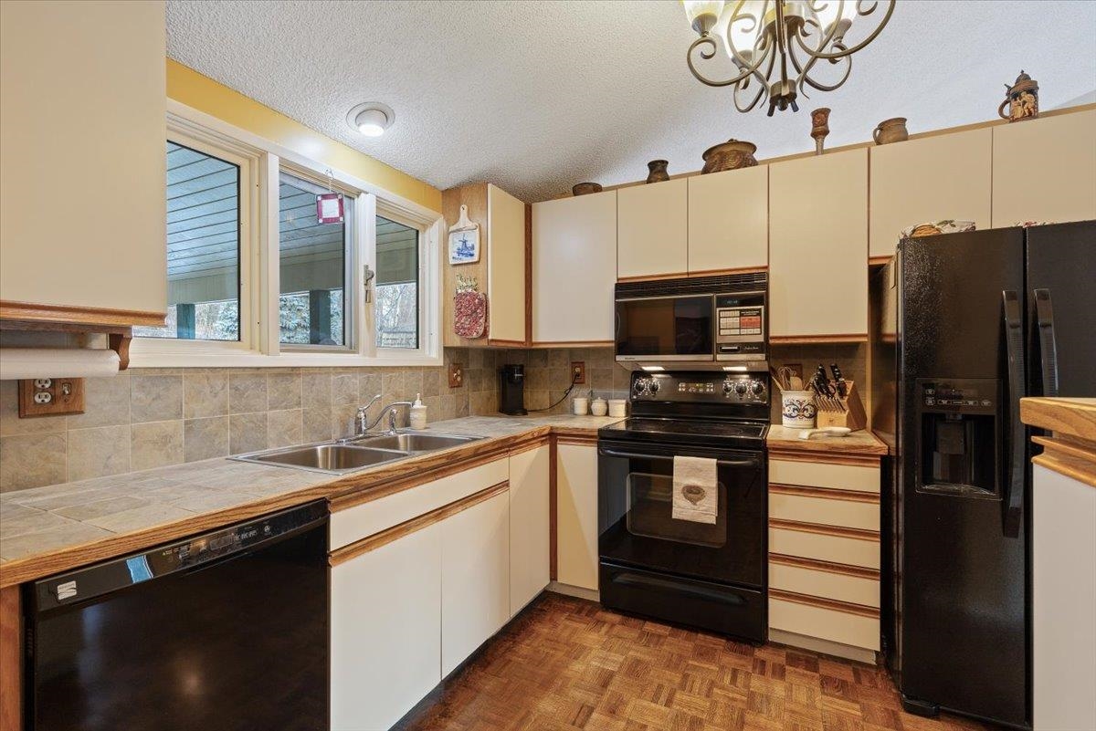 1225 East Burk Road Colbert, WA 99005 - Photo 17 of 50