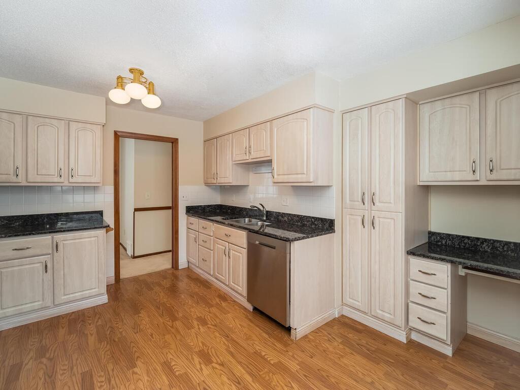 8325 Ewing Road Bloomington, MN 55431 - Photo 12 of 23 Gallery Image 12