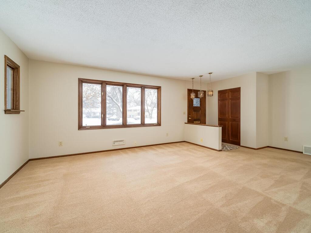 8325 Ewing Road Bloomington, MN 55431 - Photo 5 of 23 Gallery Image 5