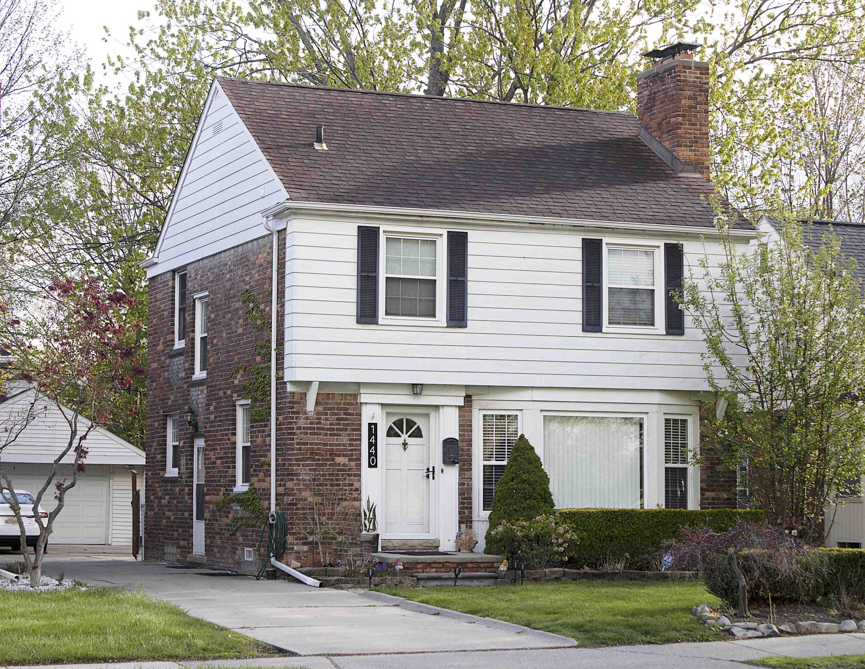 1440 Vernier Road Grosse Pointe Woods, MI 48236 - Photo 2 of 39