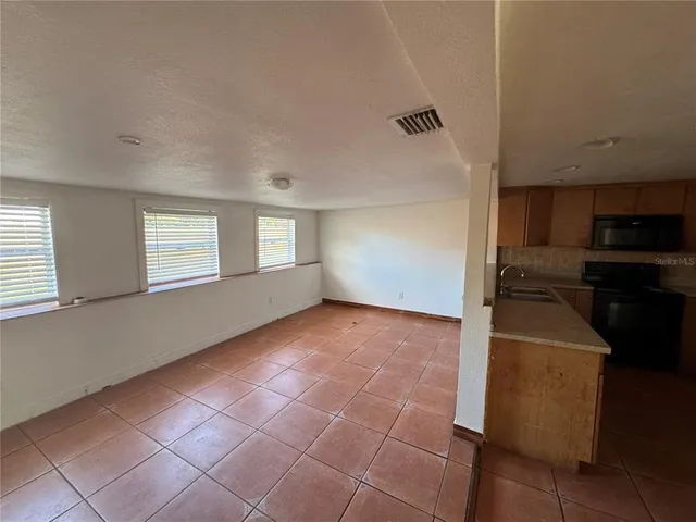 $2,095 | 2430 North Central Avenue, Kissimmee, FL 34741