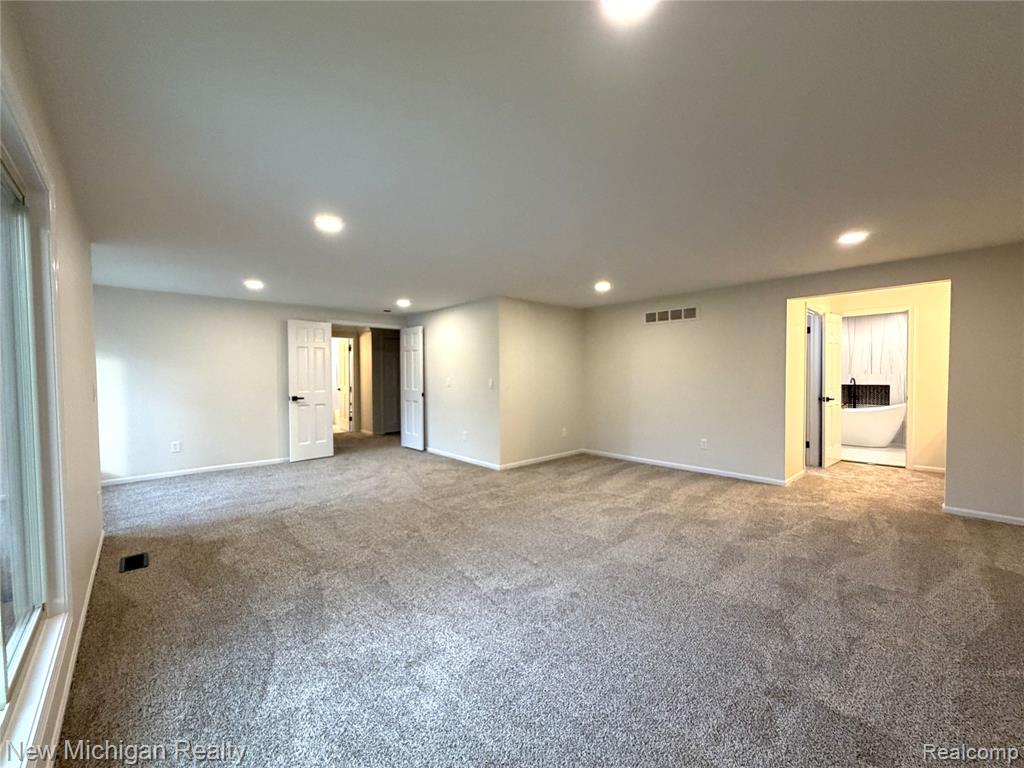 650 Deerfield Court Rochester Hills, MI 48309 - Photo 21 of 35