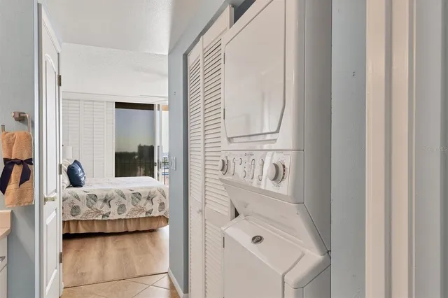a en suite bathroom with a sink and mirror