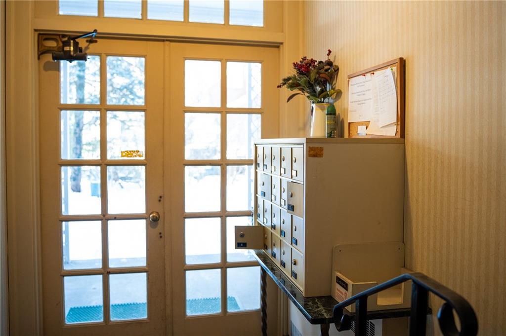 5025 Fifth Avenue, Unit 3F Pittsburgh, PA 15232 - Photo 17 of 22 a view of entryway