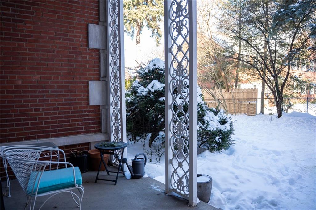 5025 Fifth Avenue, Unit 3F Pittsburgh, PA 15232 - Photo 18 of 22 a backyard of a house with outdoor seating