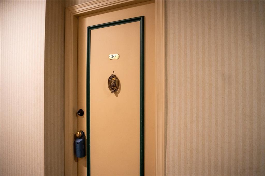 5025 Fifth Avenue, Unit 3F Pittsburgh, PA 15232 - Photo 2 of 22 a bathroom with a shower