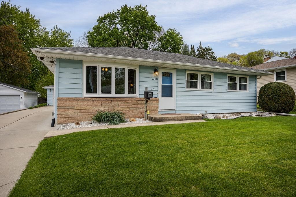 4208 Elinor Street Madison, WI 53716 - Photo 4 of 41