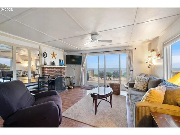 $869,000 | 3063 Southwest Anchor Avenue, Lincoln City, OR 97367
