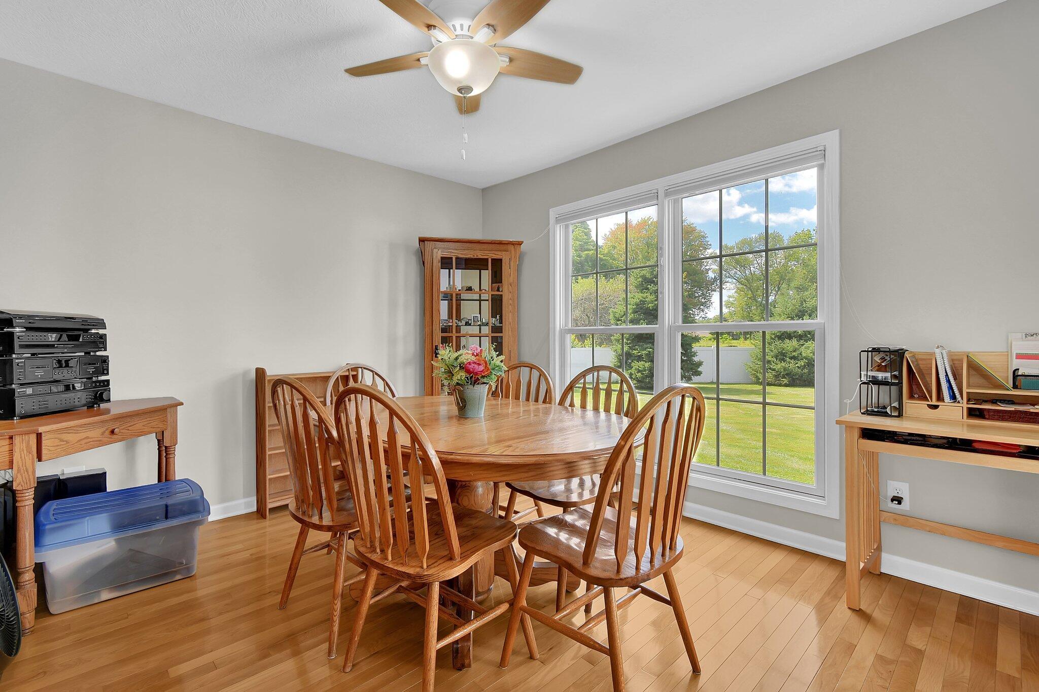 1197 Shagbark Road, Unit 20119 Columbus, OH 43230 - Photo 9 of 27 Dining