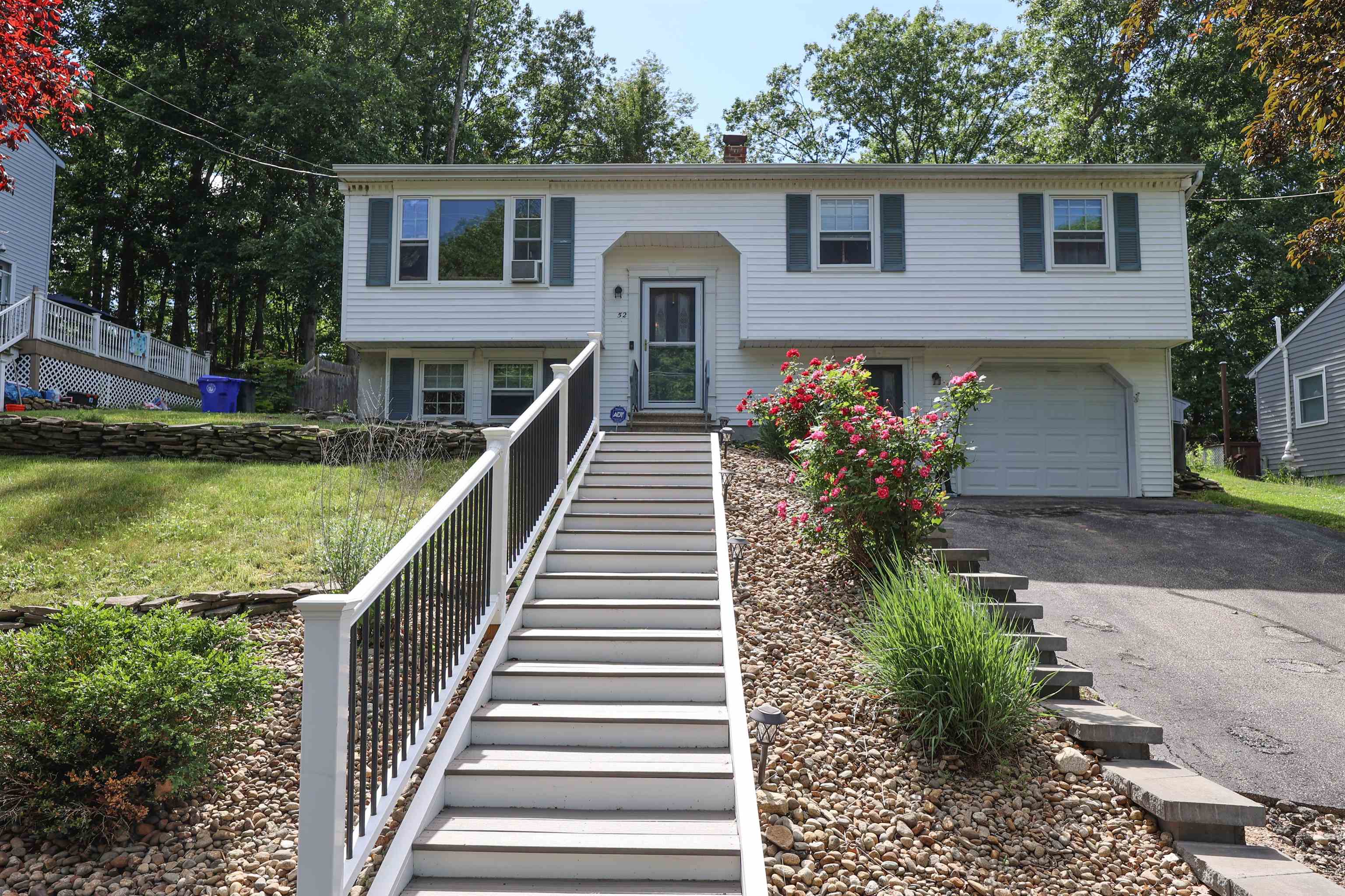 52 Jonathan Lane Manchester, NH 03104 - Photo 11 of 40