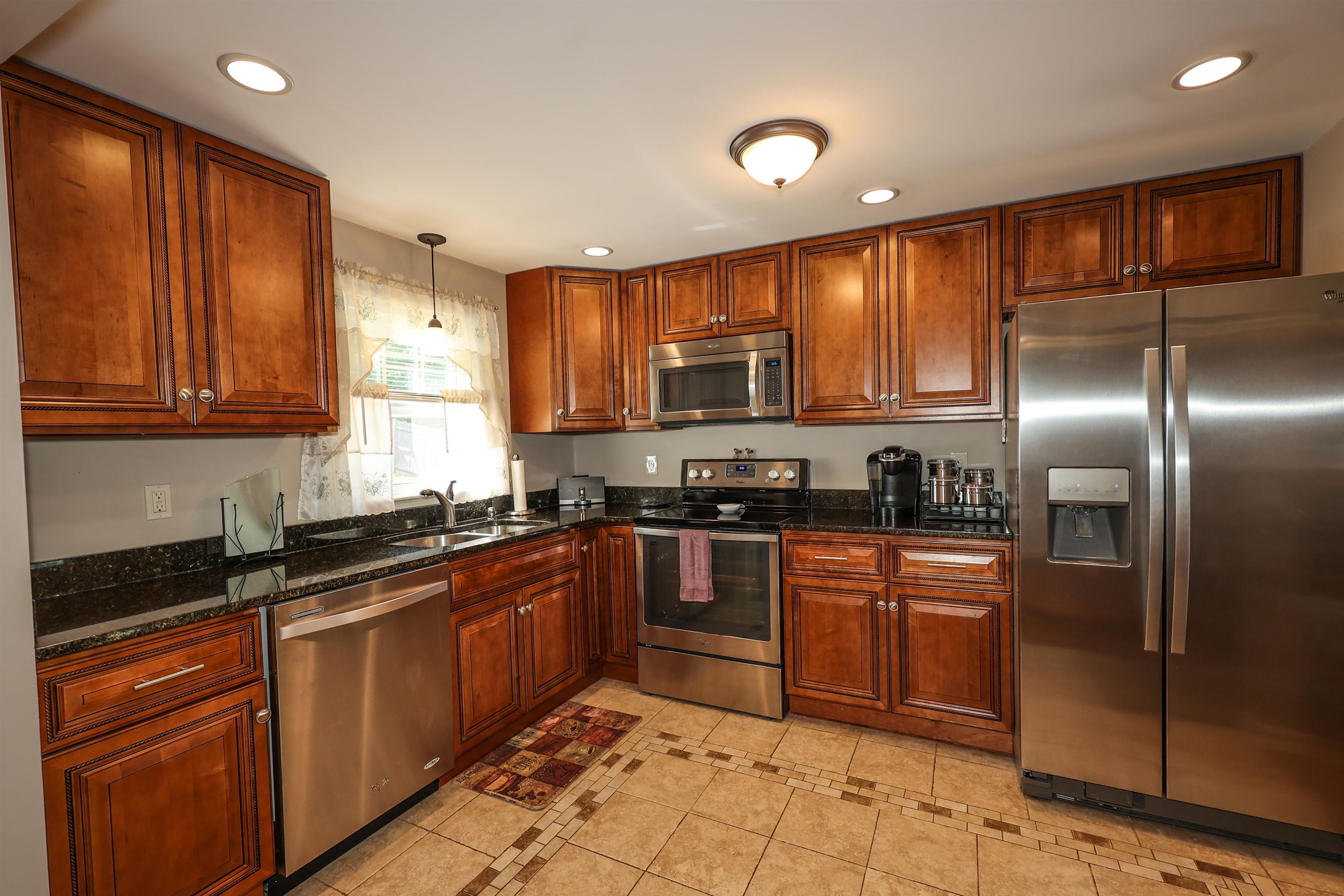 52 Jonathan Lane Manchester, NH 03104 - Photo 18 of 40