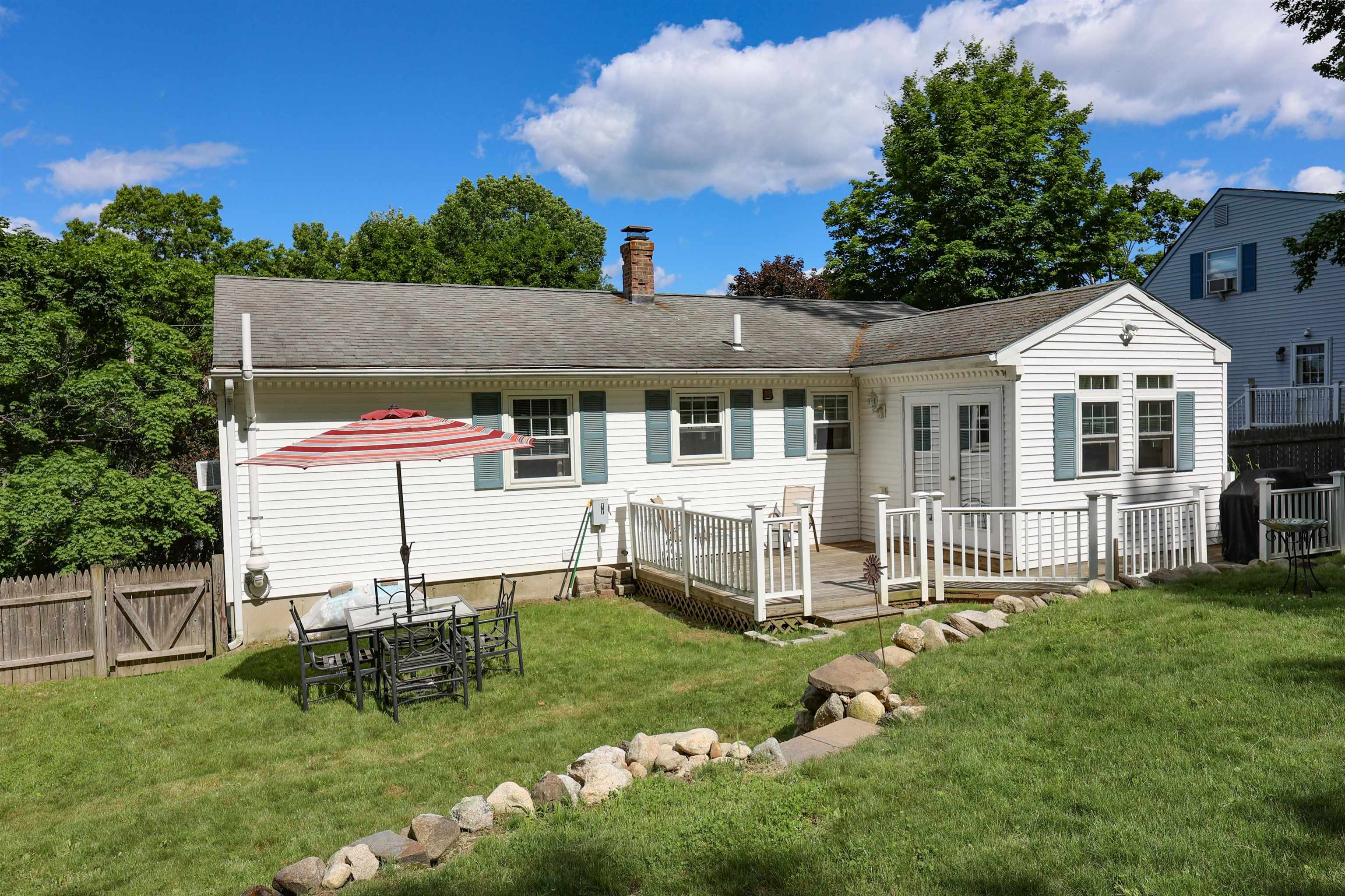 52 Jonathan Lane Manchester, NH 03104 - Photo 3 of 40