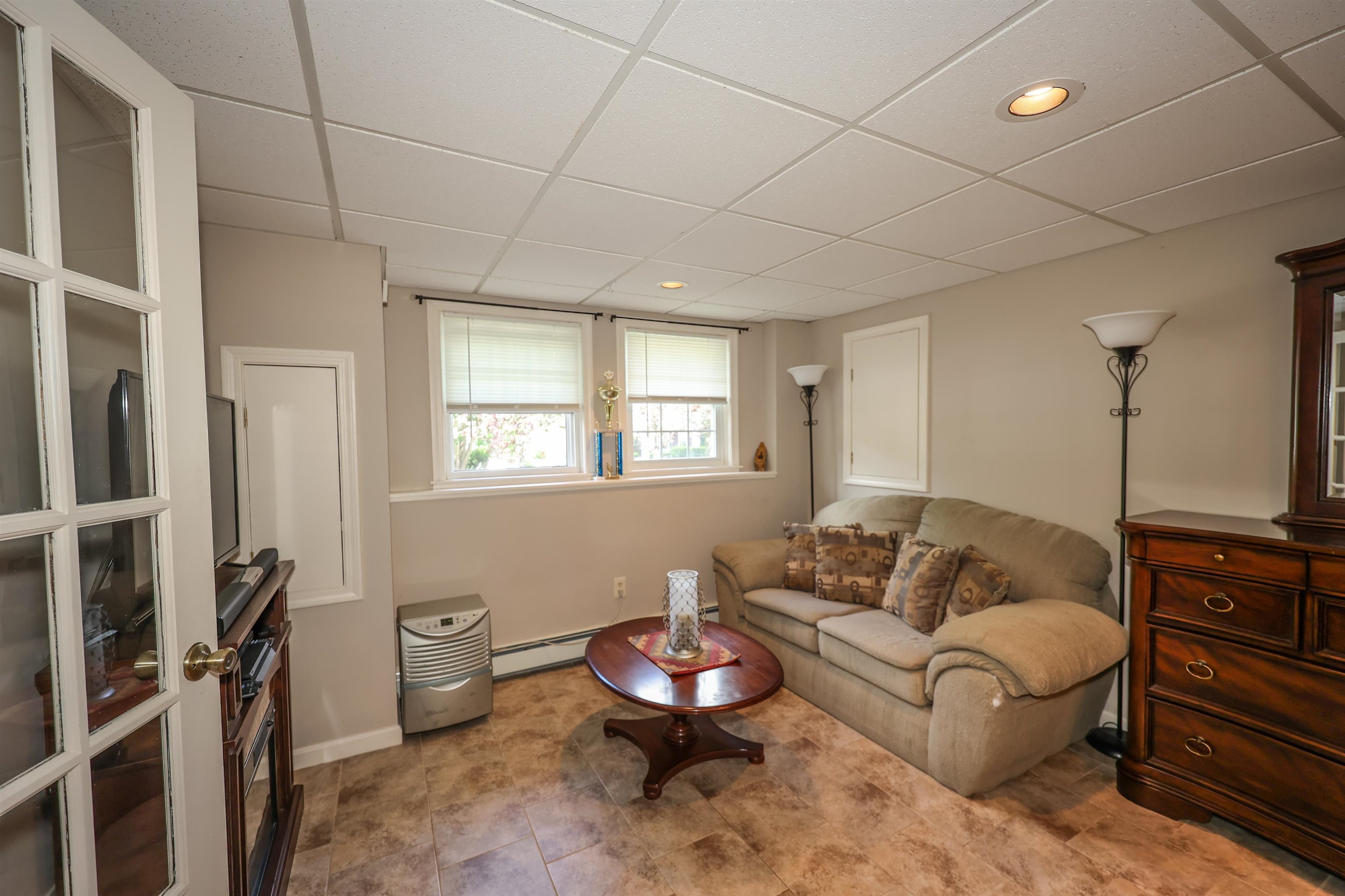 52 Jonathan Lane Manchester, NH 03104 - Photo 33 of 40