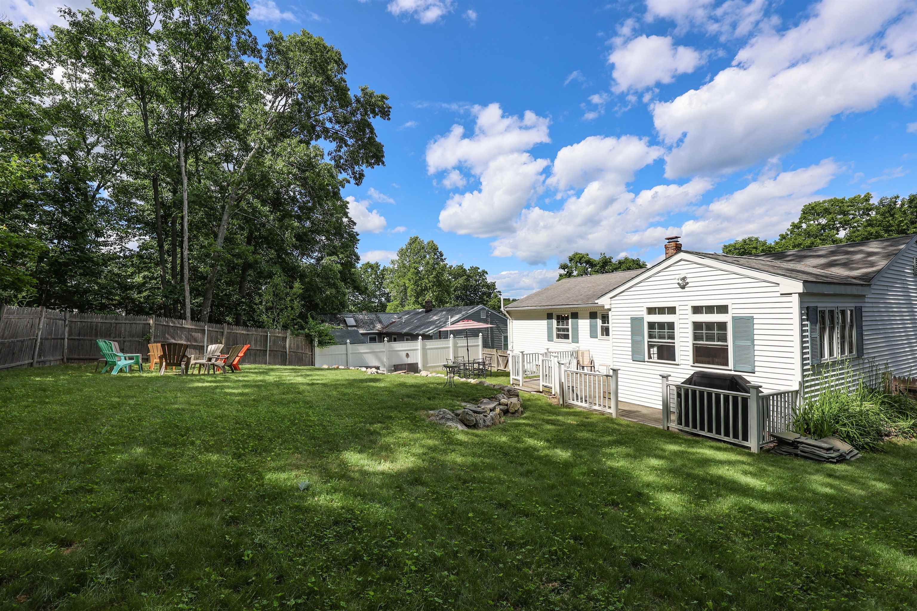 52 Jonathan Lane Manchester, NH 03104 - Photo 4 of 40