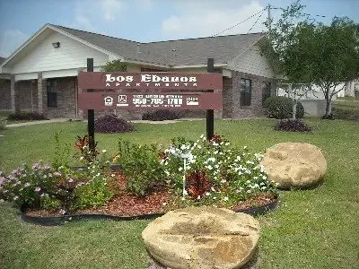 $555 | 1103 Lincoln Street, Zapata, TX 78076