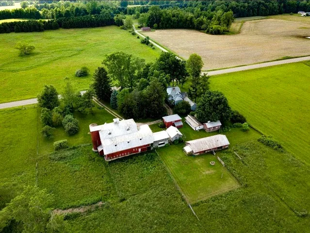 $299,500 | 9791 South Hillsdale Road, Hillsdale, MI 49242