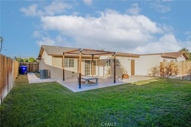 a view of a house with a backyard