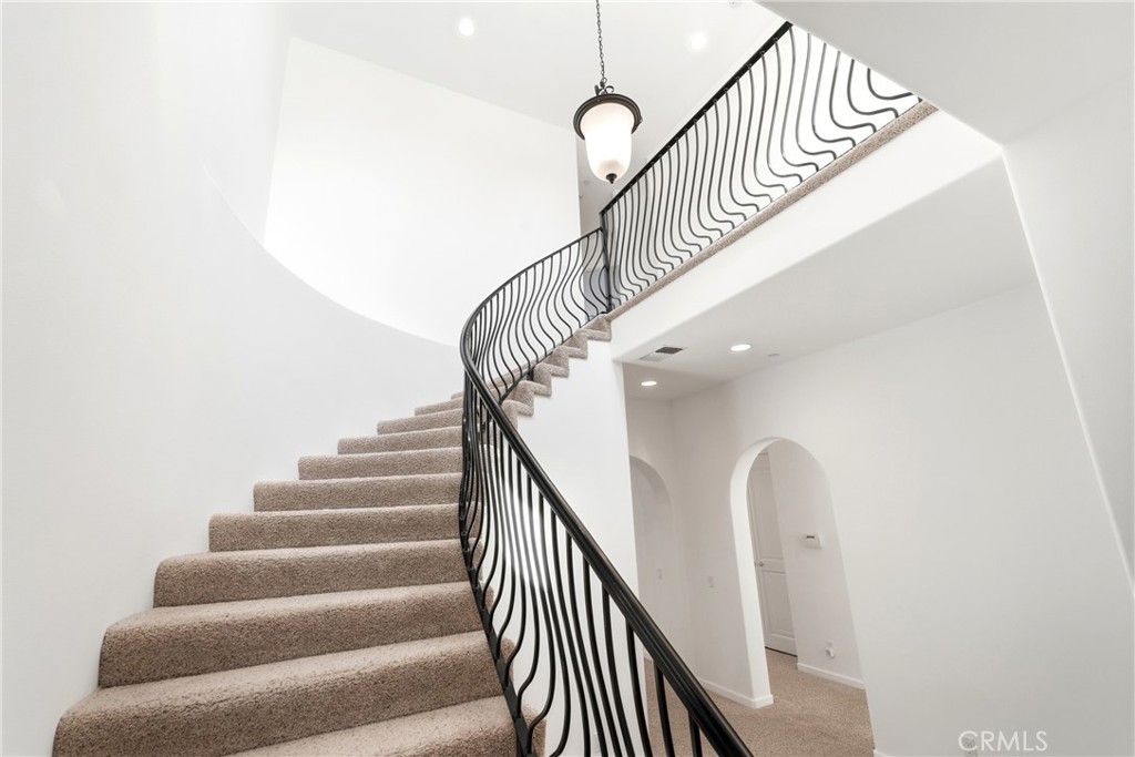 585 Vía Pueblo Riverside, CA 92507 - Photo 18 of 61 Gorgeous staircase