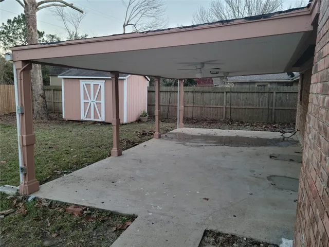 $2,100 | 343 Windsor Square, Alvin, TX 77511