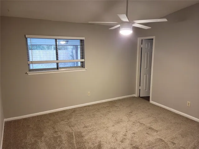 $2,100 | 343 Windsor Square, Alvin, TX 77511