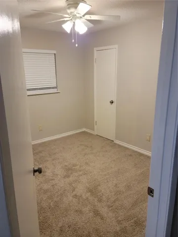 $2,100 | 343 Windsor Square, Alvin, TX 77511