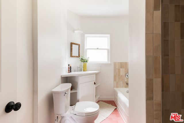 $815,000 | 517 Rose Avenue, Venice, CA 90291